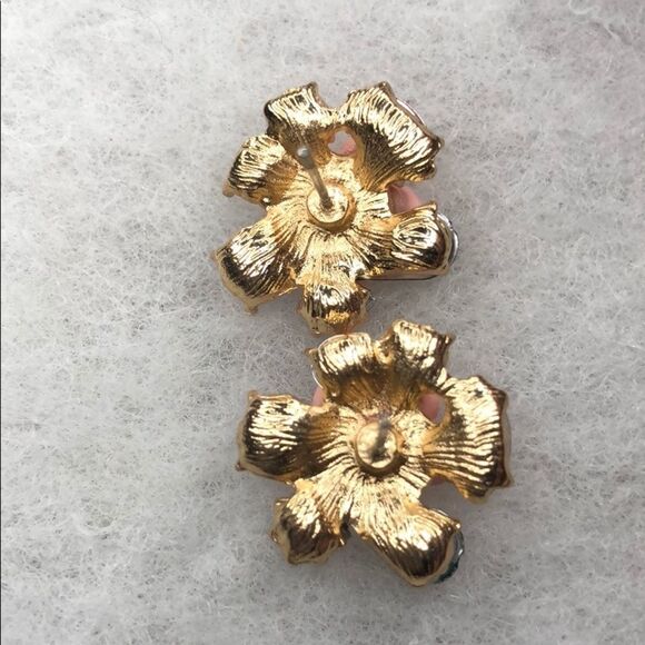 Flower and gem earrings on gold tone backing - Picture 7 of 8
